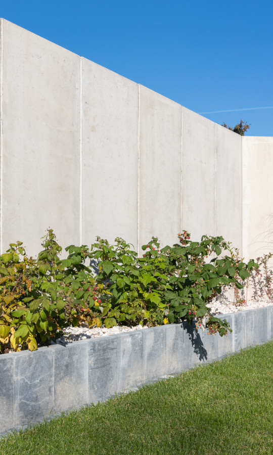 Ogrodzenie ze ścian oporowych Betard