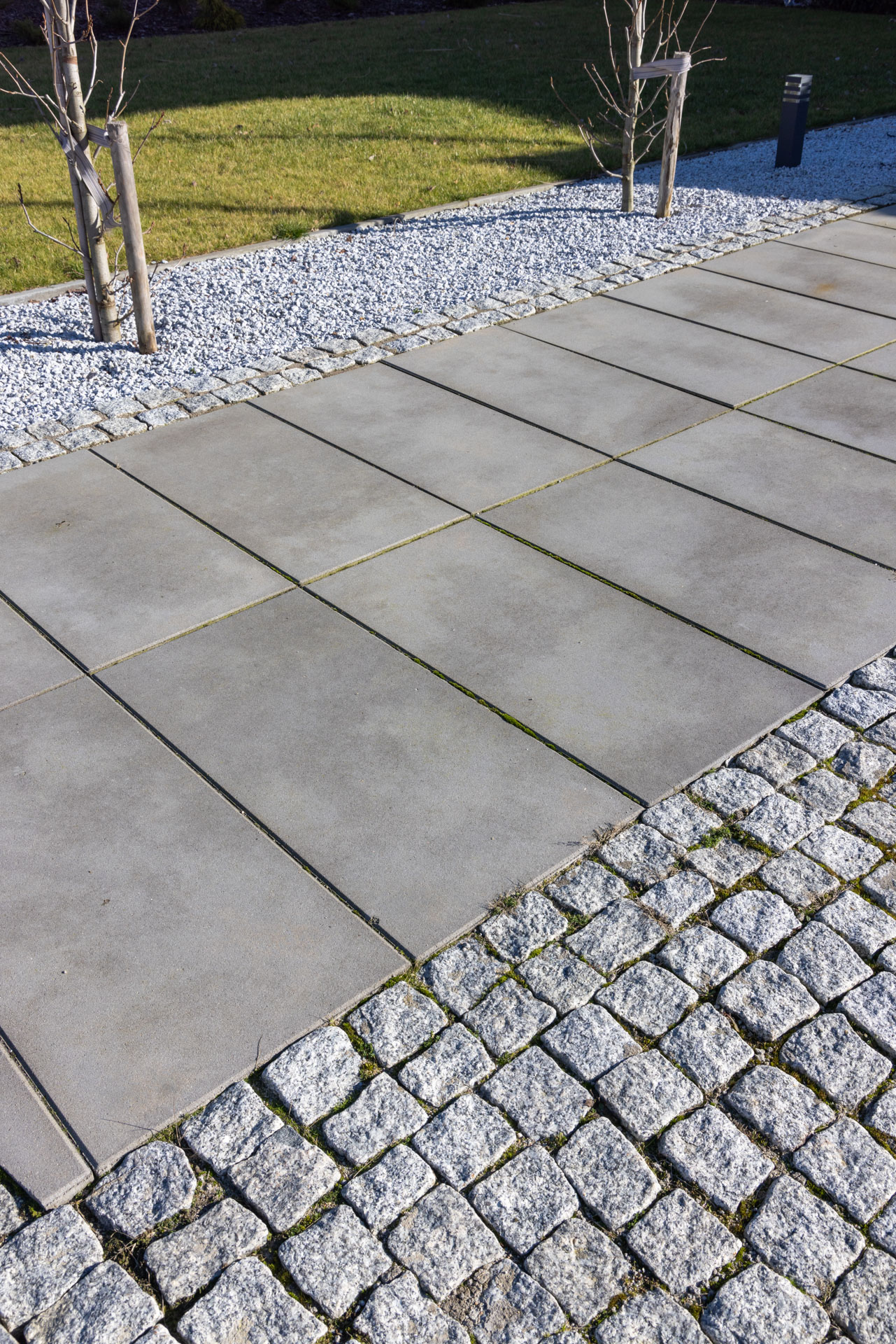 Ścieżka z płyt Bulvar przed domem