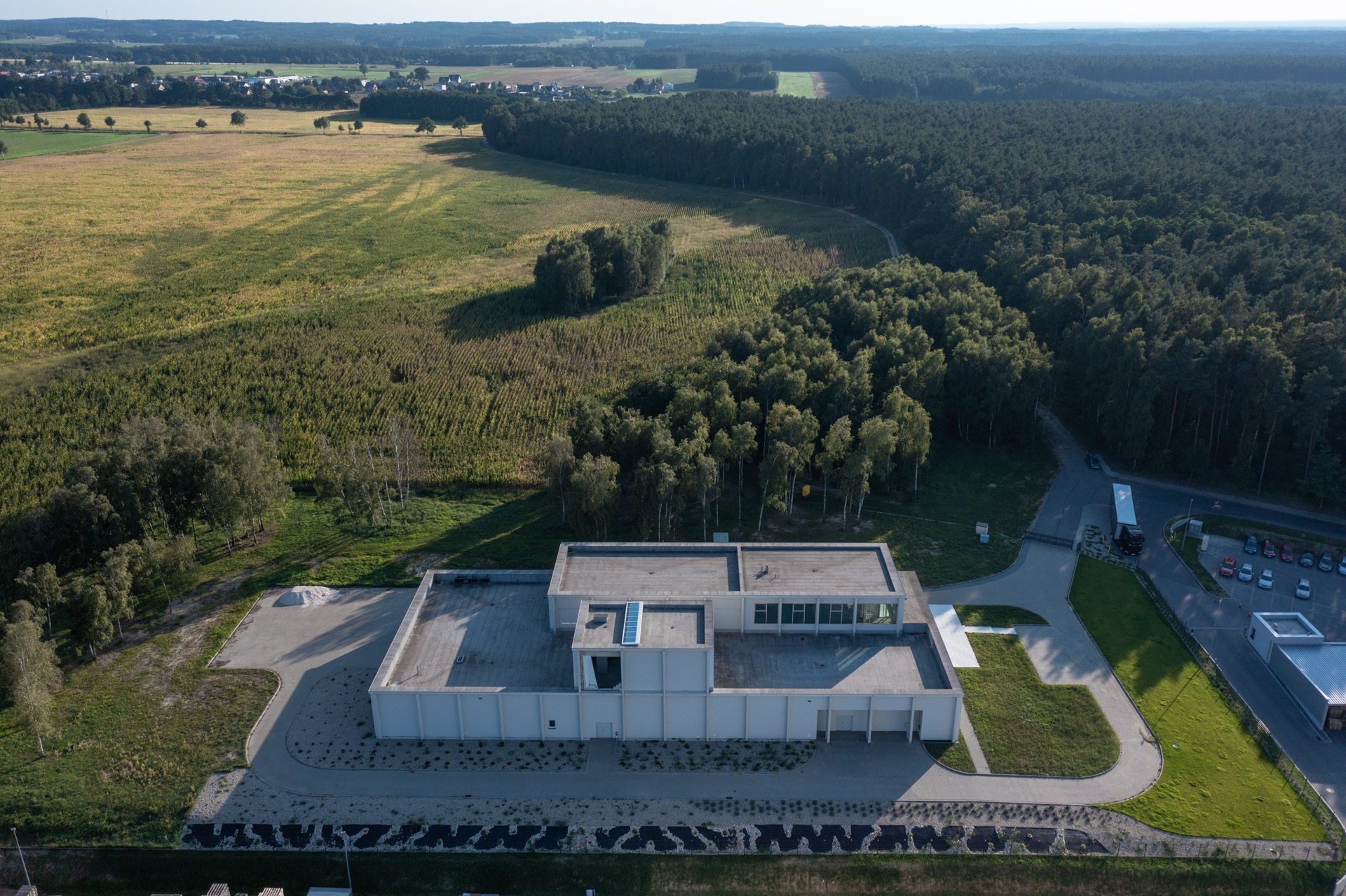 Zakład produkcyjny z zapleczem biurowym Rojów 