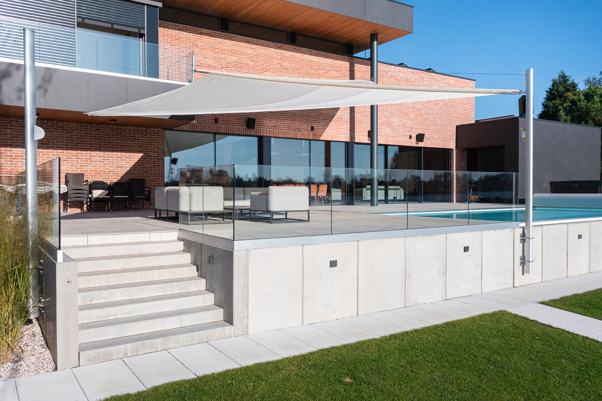 Zabudowa tarasu ścianami oporowymi Betard