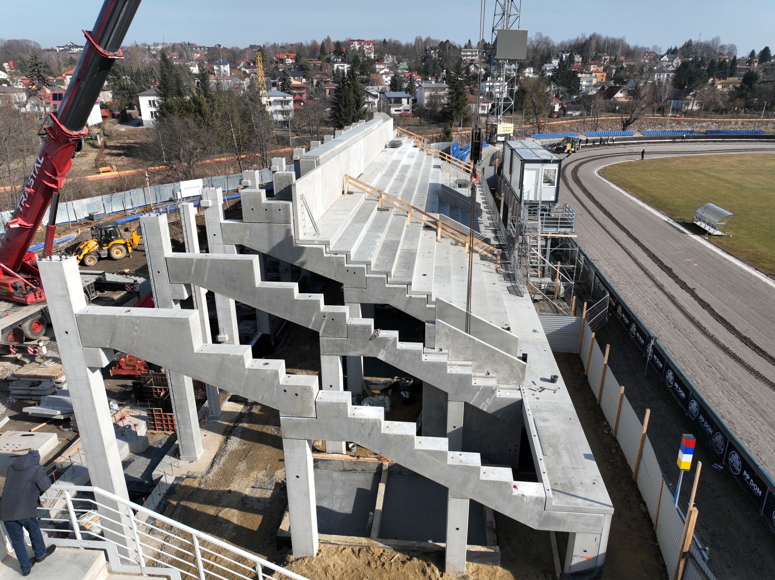 Konstrukcja trybun z wykorzystaniem belek zębatych