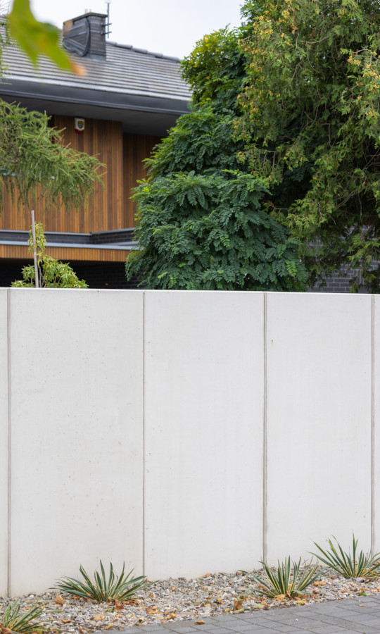 Ogrodzenie ze ścian oporowych Betard