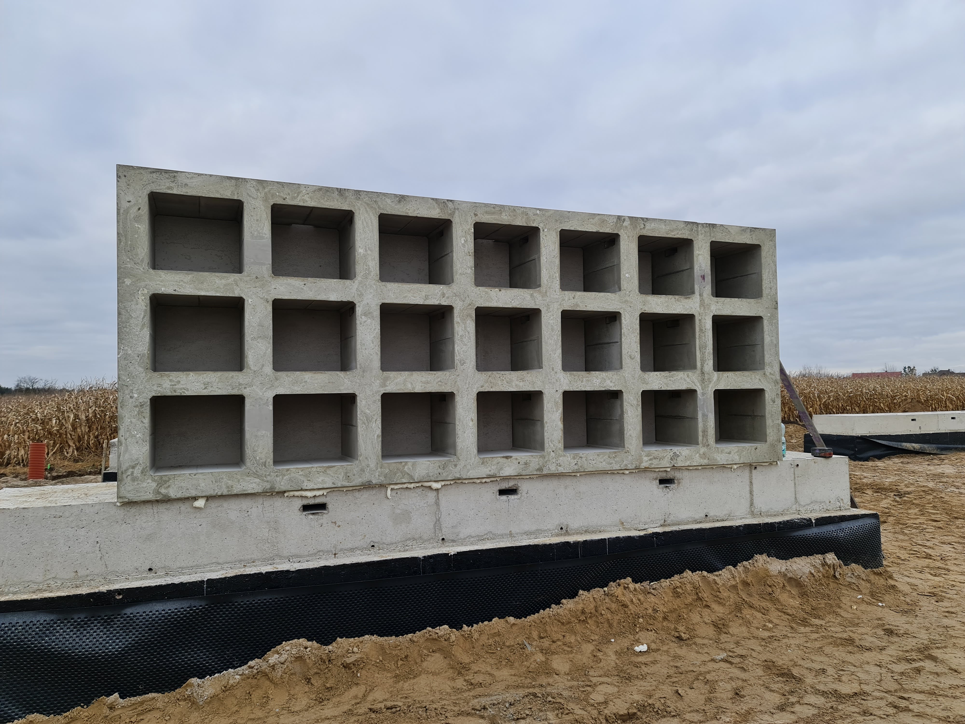 Prefabrykowane kolumbarium betonowe