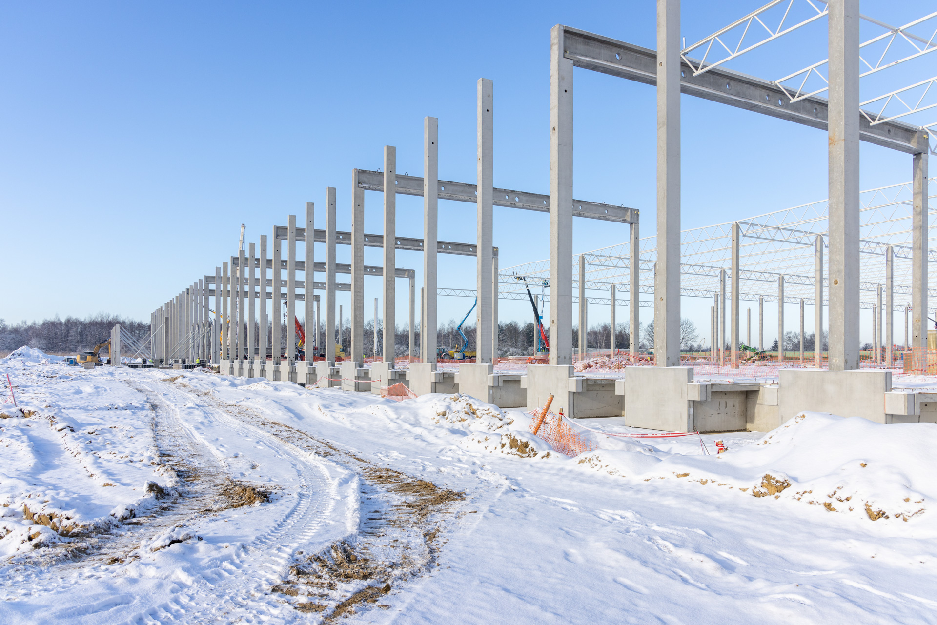 Konstrukcja prefabrykowana centrum logistycznego Hillwood & LCube Wrocław East - Dobrzykowice
