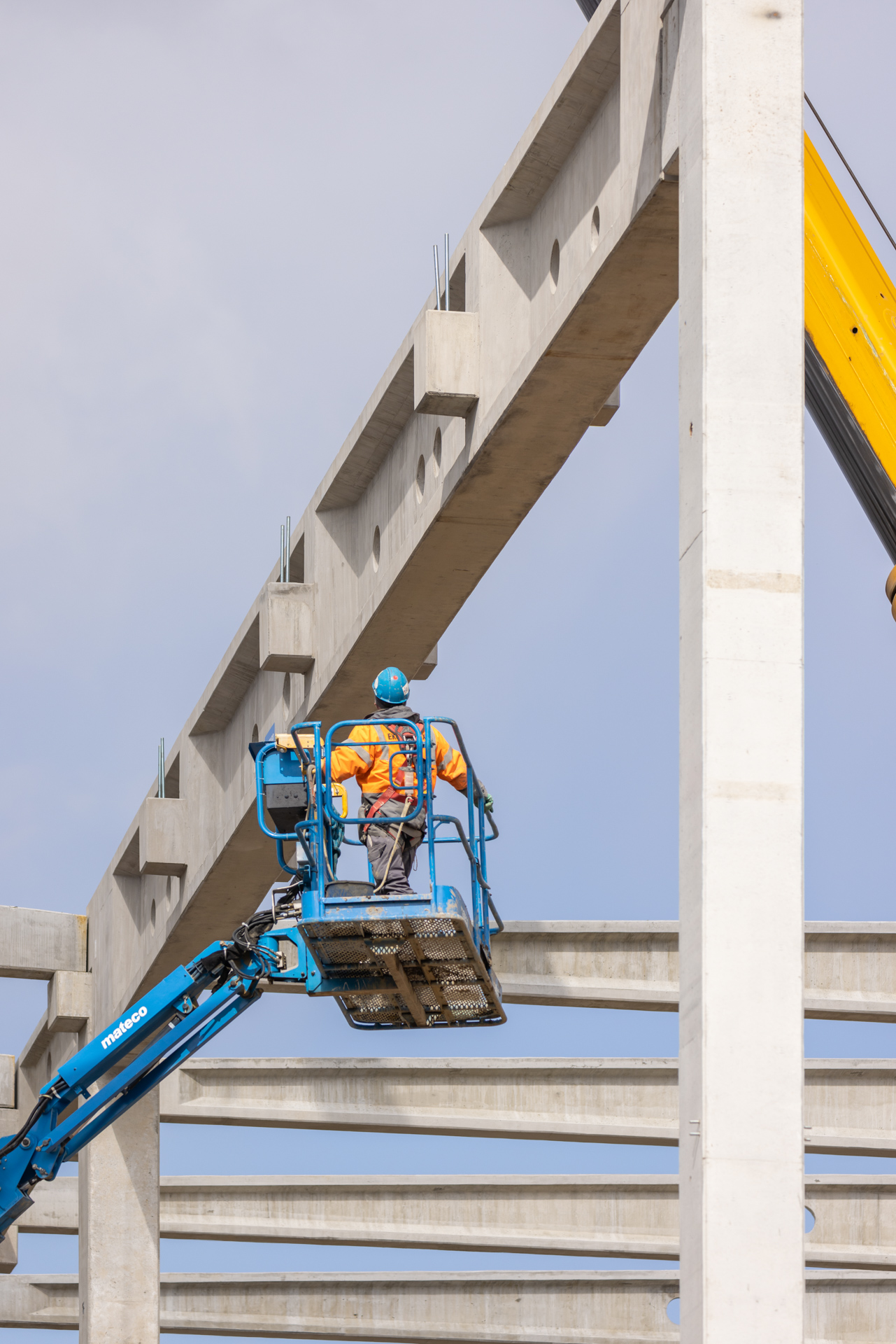 Betonowe prefabrykaty na halę logistyczno-magazynową