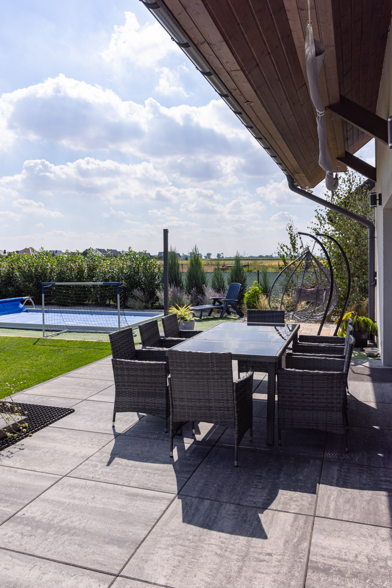 Nawierzchnia tarasu z płyt Quattro w kolorze onyks