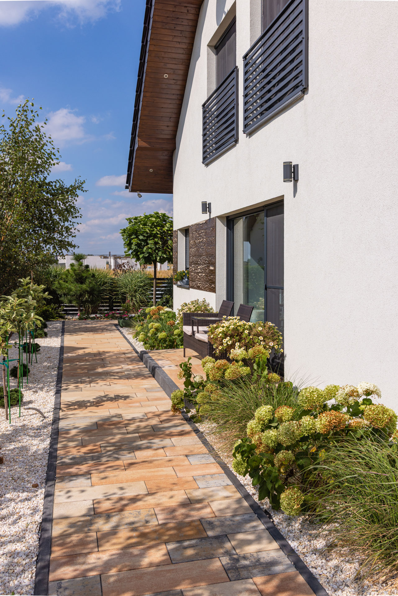 Przydomowa ścieżka z kostek brukowych Pianola