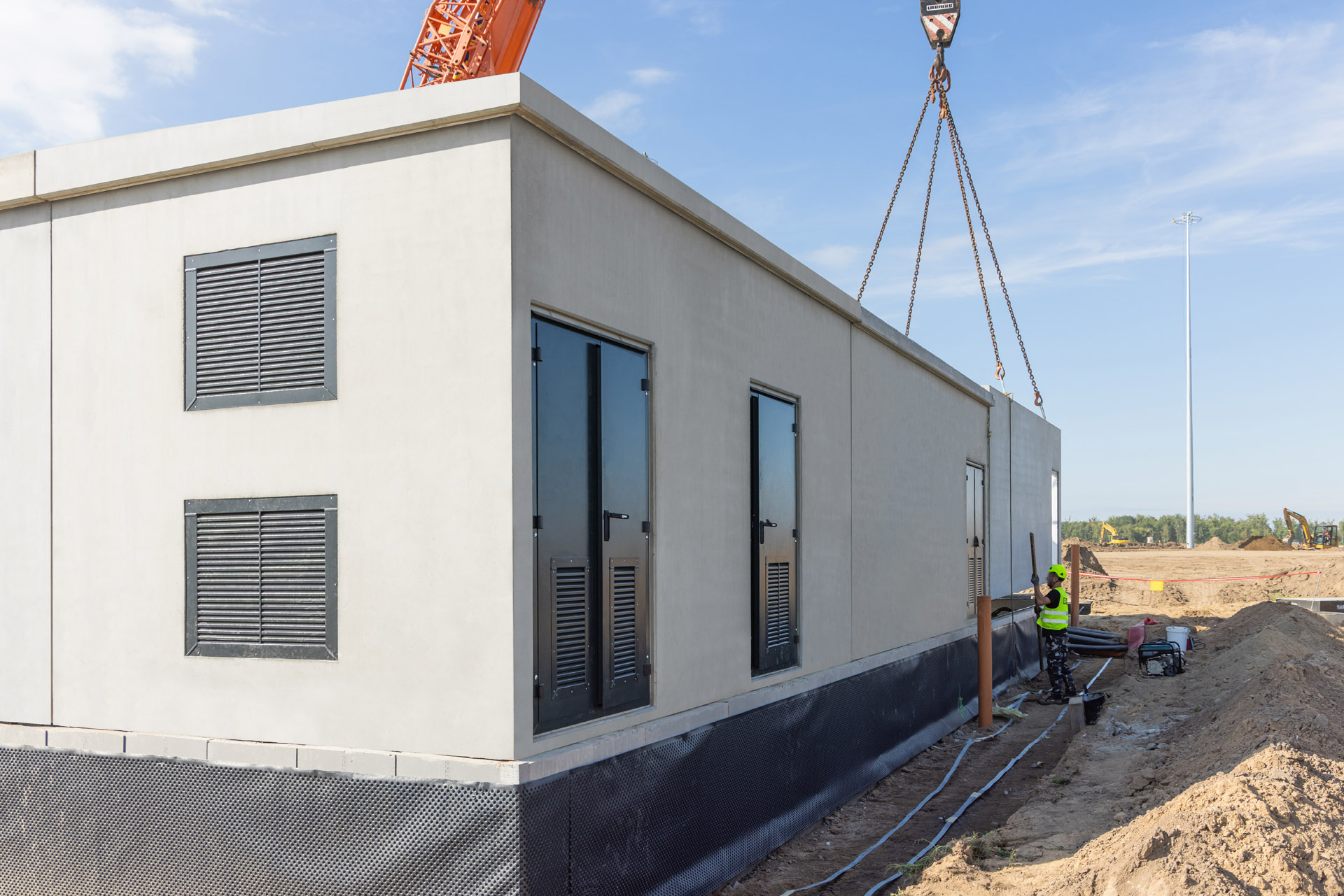 Montaż prefabrykowanej obudowy trafostacji