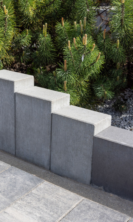 Betonowe Palisady Piazza ułożone na różnych poziomach