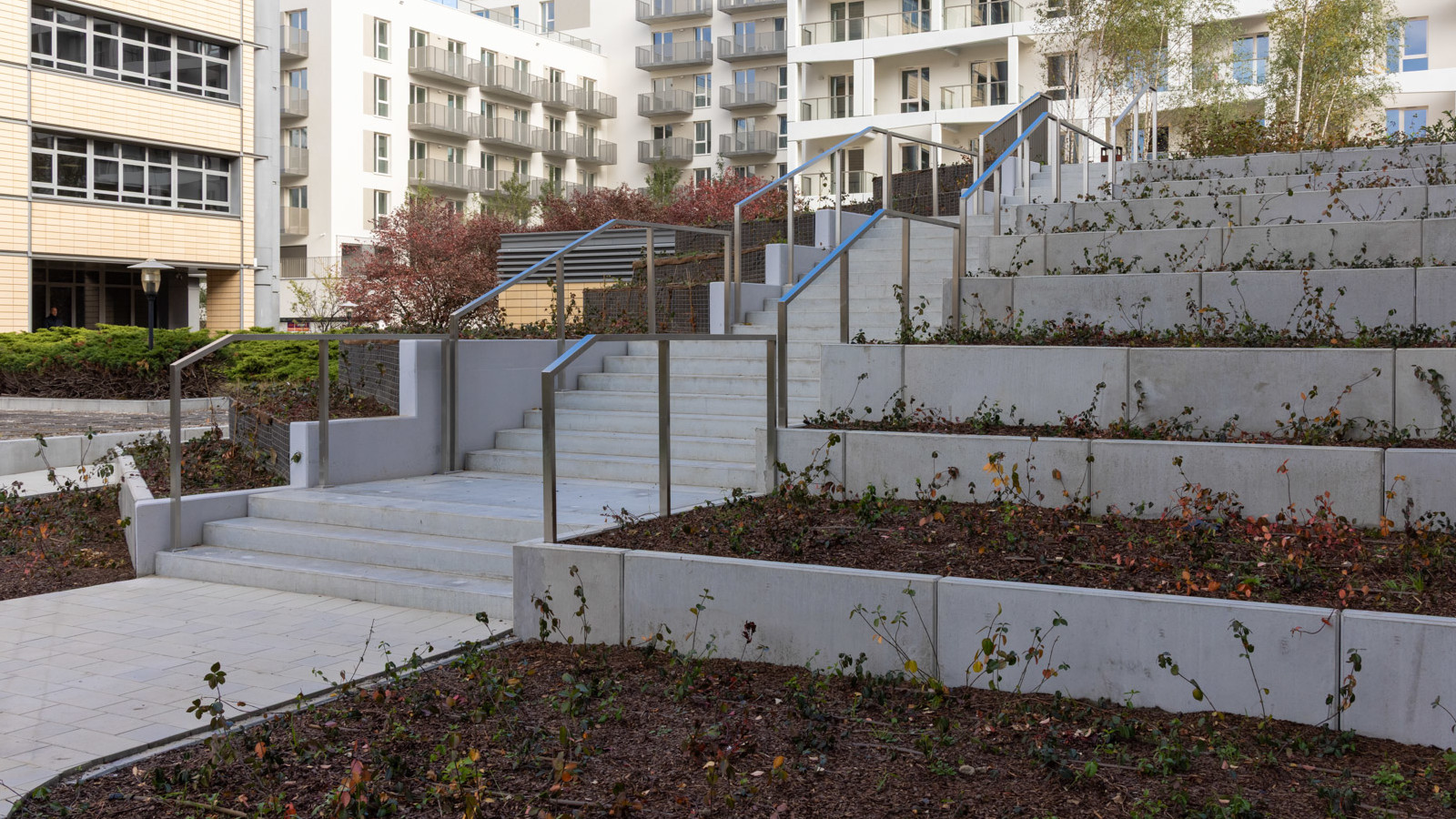 Betonowe kwietniki ze ścian oporowych Betard