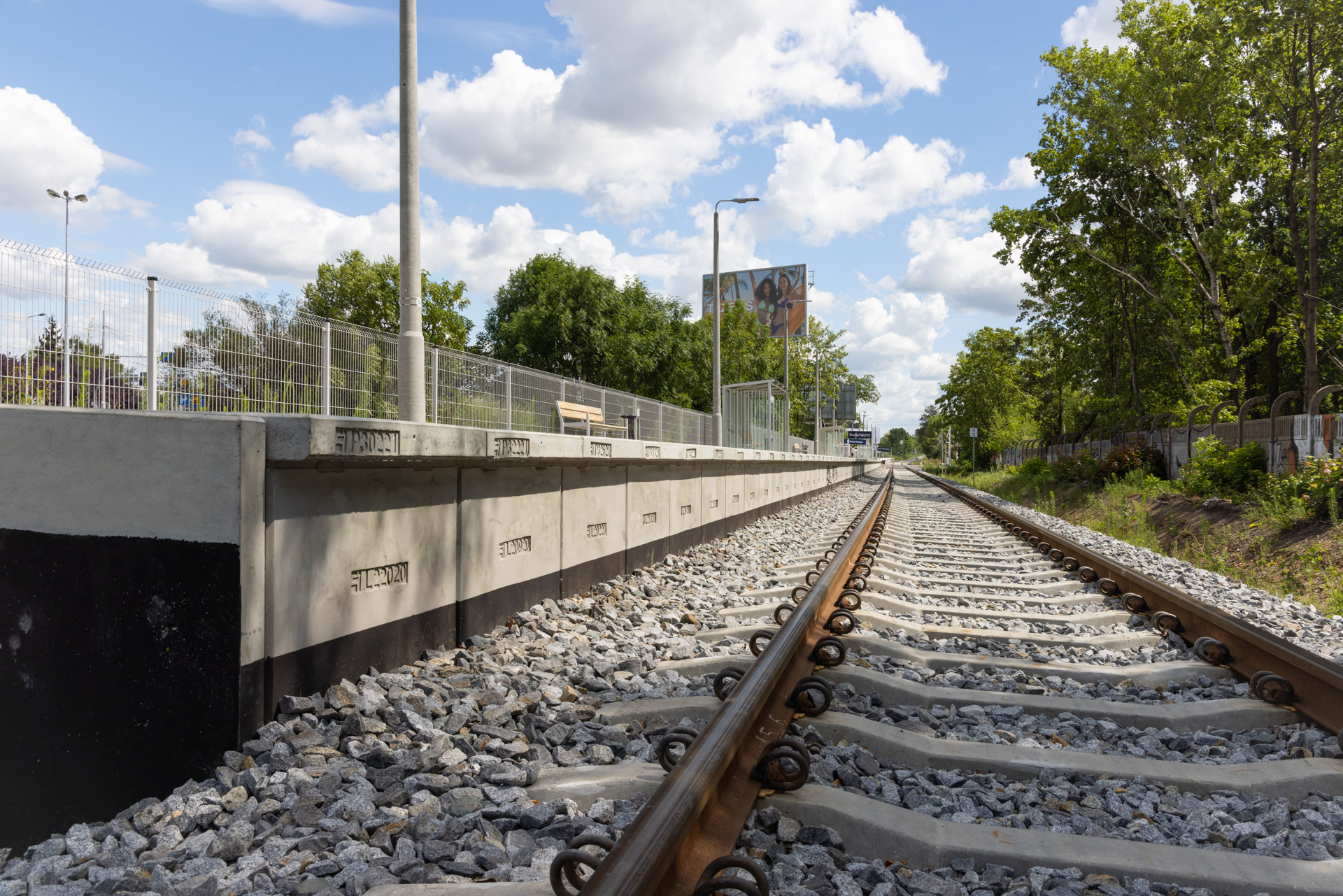 Realizacja - ścianki peronowe