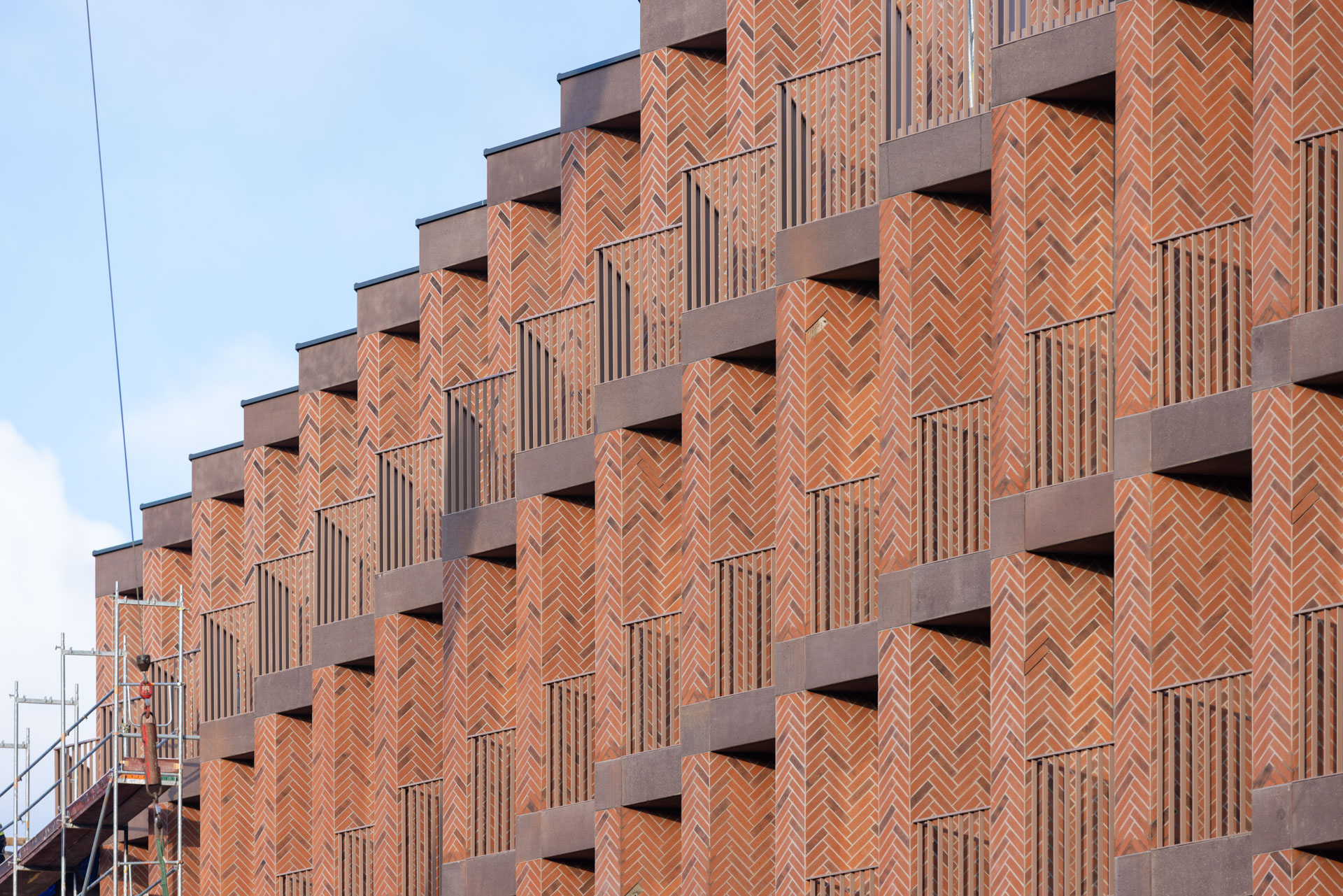 Elewacja apartamentowca wykonana z prefabrykatów