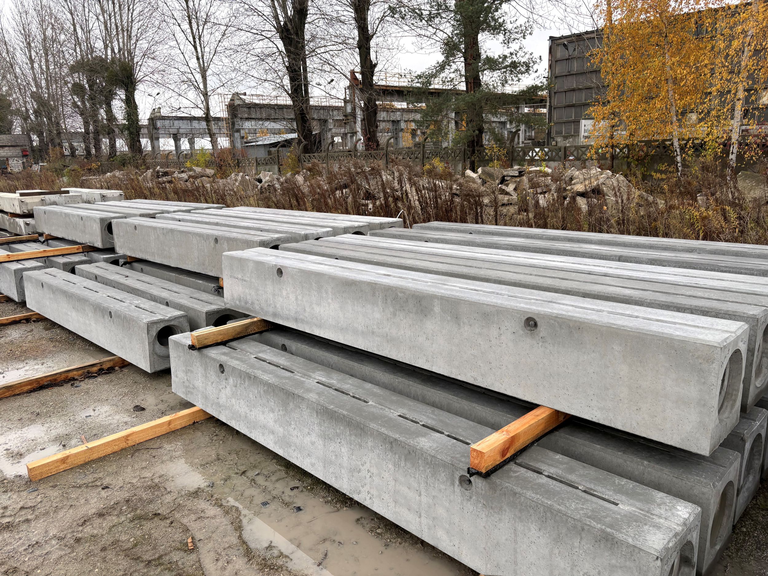 Składowanie korytek odwodnieniowych, szczelinowych