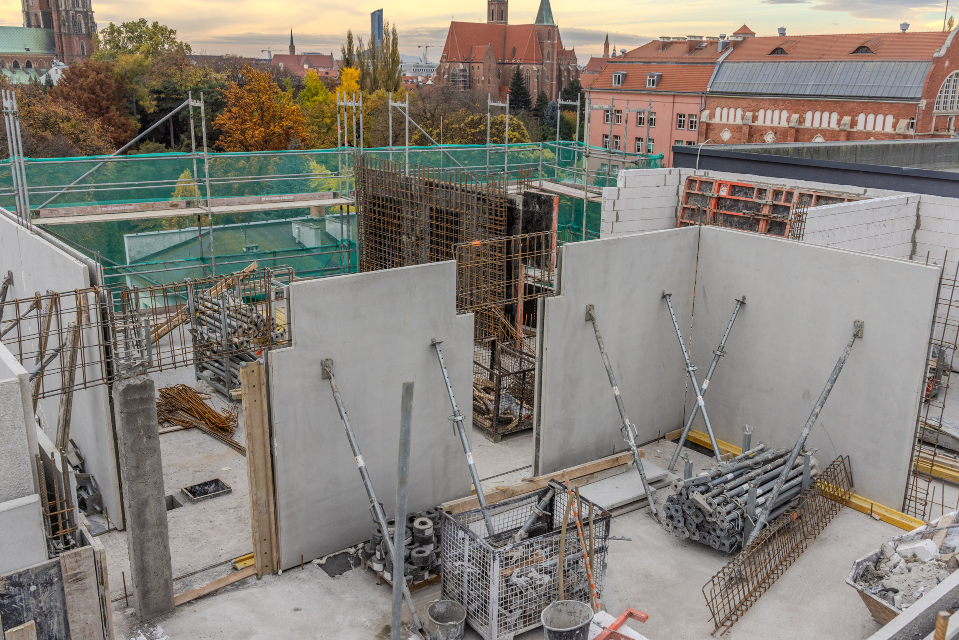 Budynek mieszkalno-usługowy z wykorzystaniem prefabrykatów betonowych