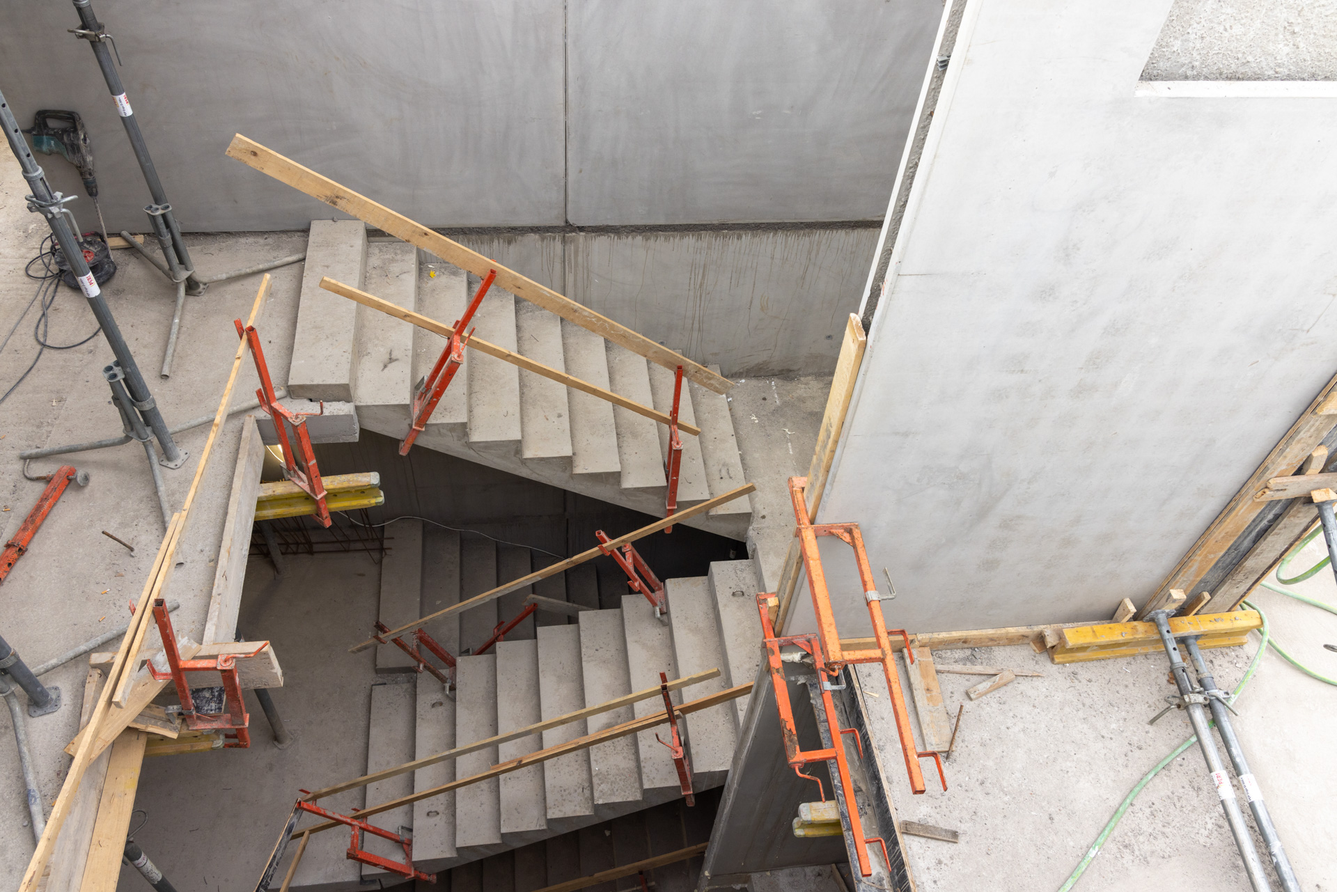 Budynek mieszkalno-usługowy z wykorzystaniem prefabrykatów betonowych