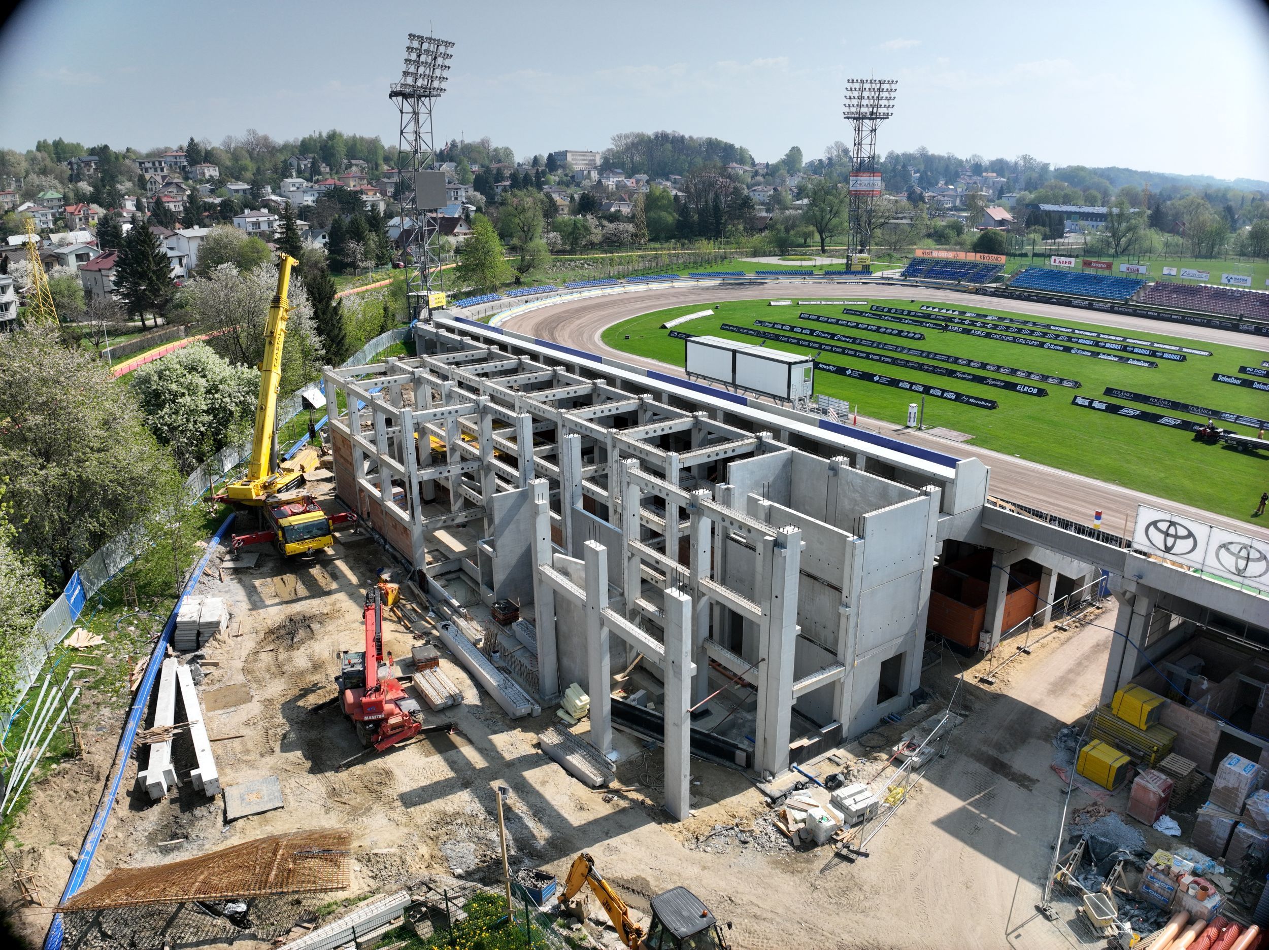 Konstrukcja żelbetowa budynku towarzyszącego na stadionie w Krośnie 